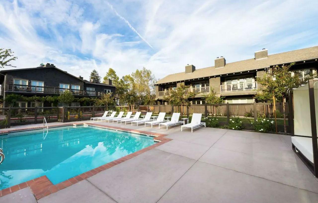 Senza Inn 4*