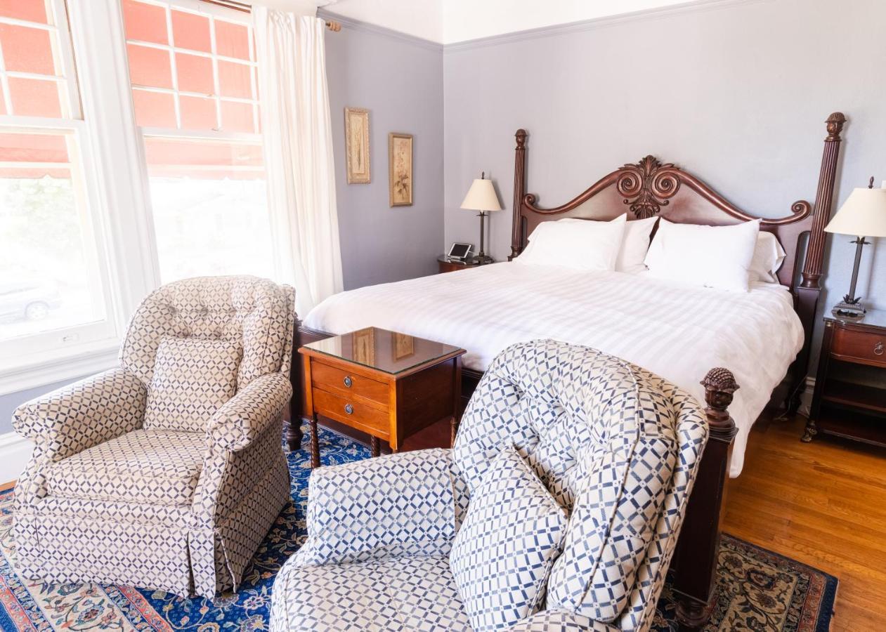The On First Bed & Breakfast 2*