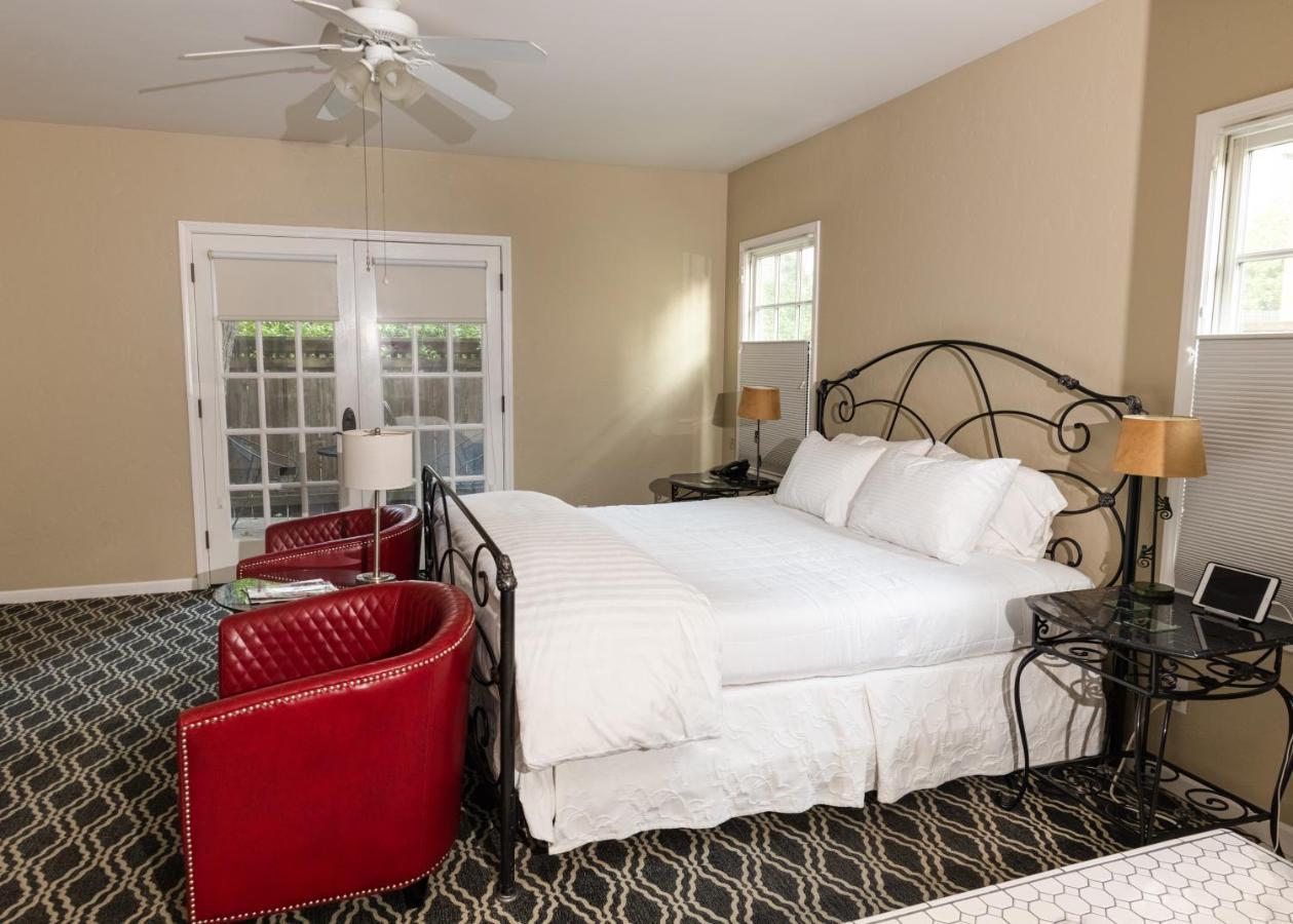 Bed & Breakfast The On First