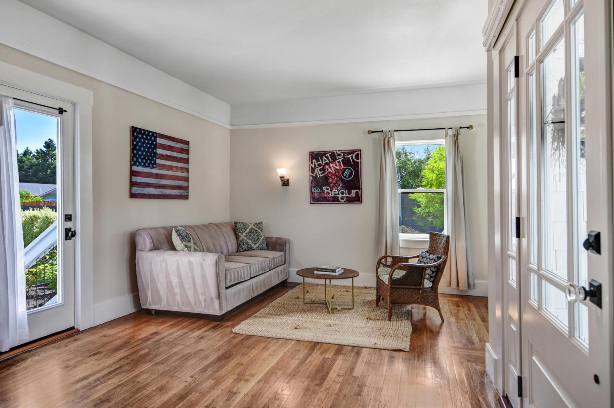 Casa Blanca * Napa