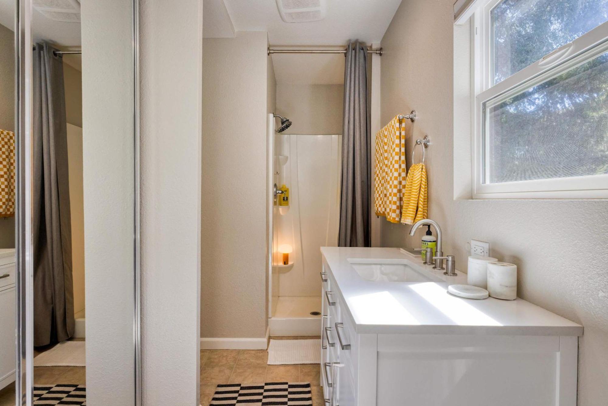 Stylish With Serene Private Yard Holiday home Napa
