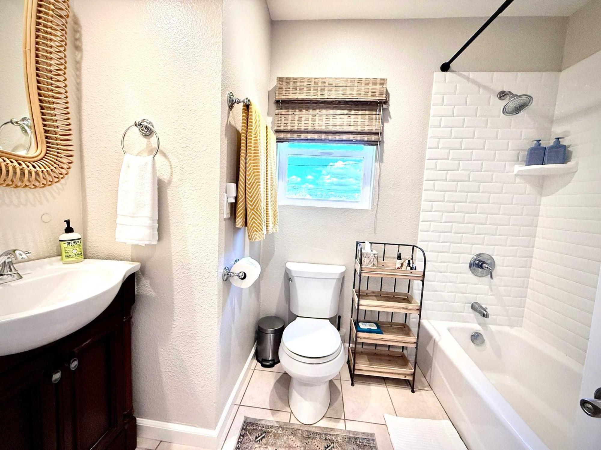 Holiday home Stylish With Serene Private Yard *
