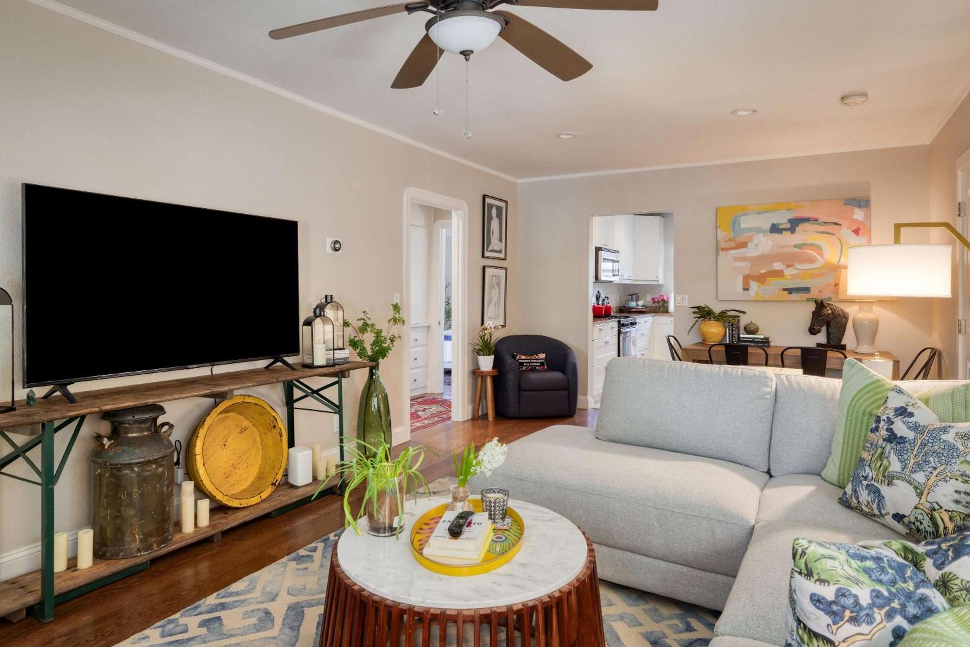 Stylish With Serene Private Yard *