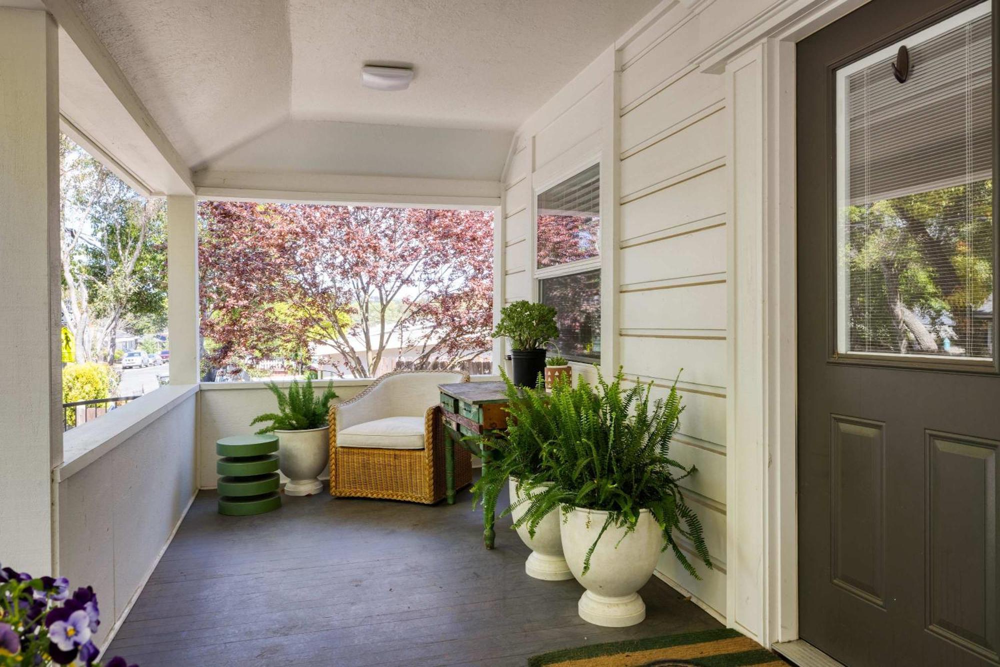 Stylish With Serene Private Yard Napa