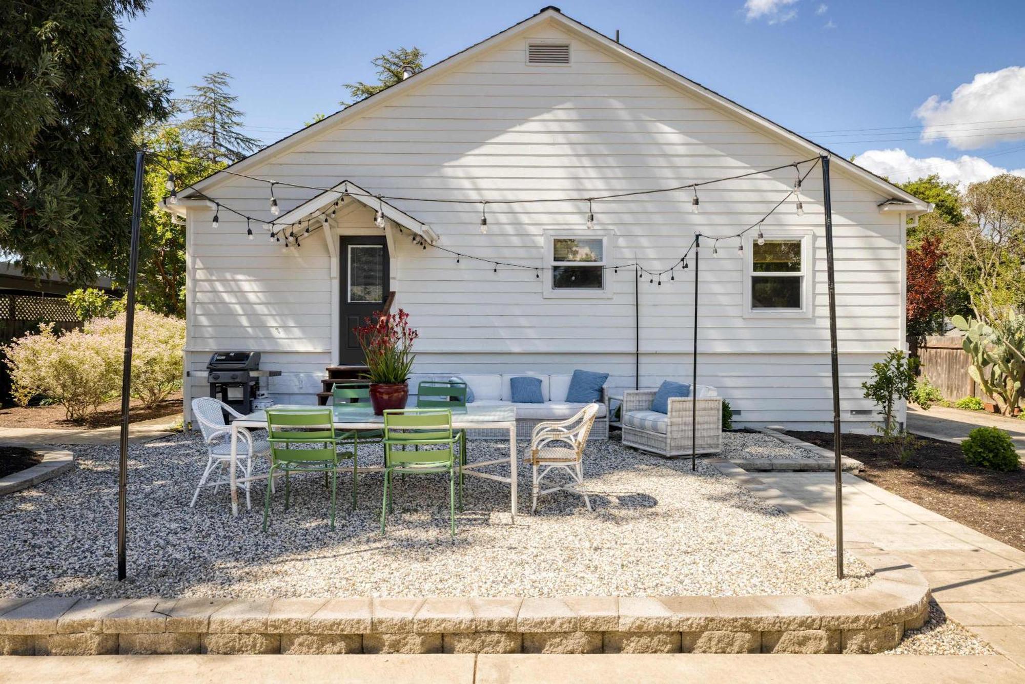 Holiday home Stylish With Serene Private Yard *
