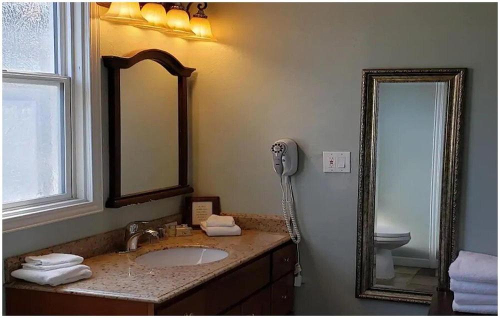 Bed & Breakfast Cabernet House, An Old World
