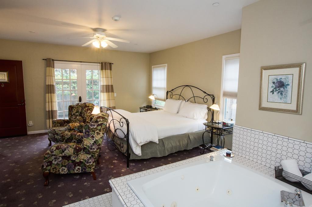 Bed & Breakfast The On First
