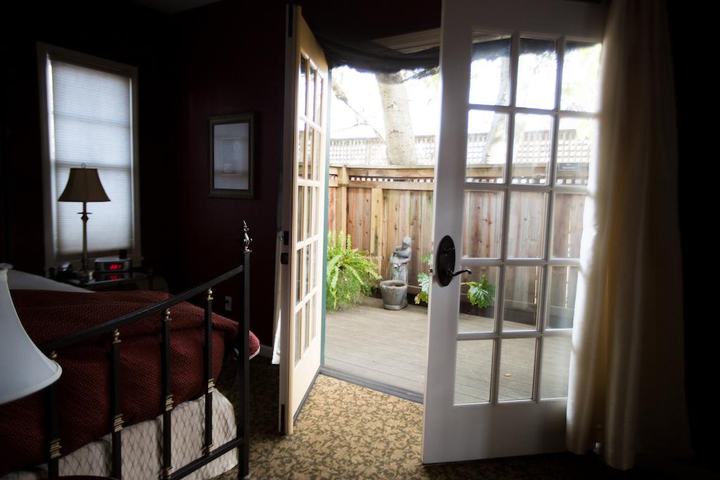 Bed & Breakfast The On First 2*