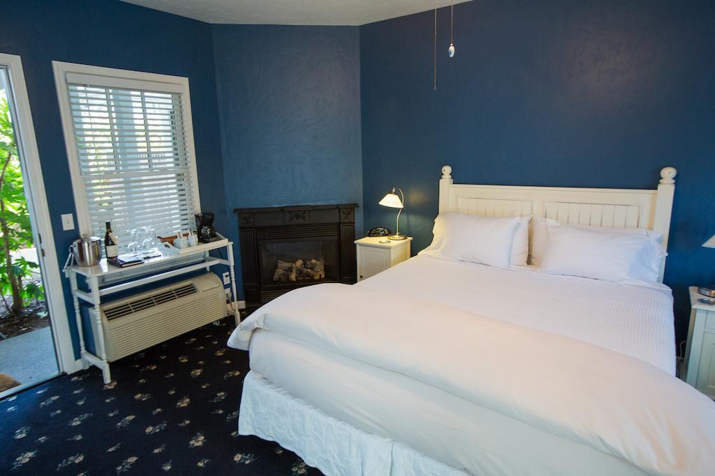 Bed & Breakfast The On First 2*