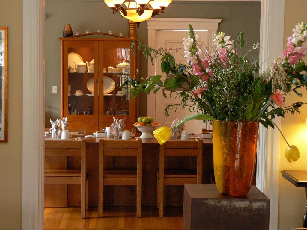 Bed & Breakfast The On First