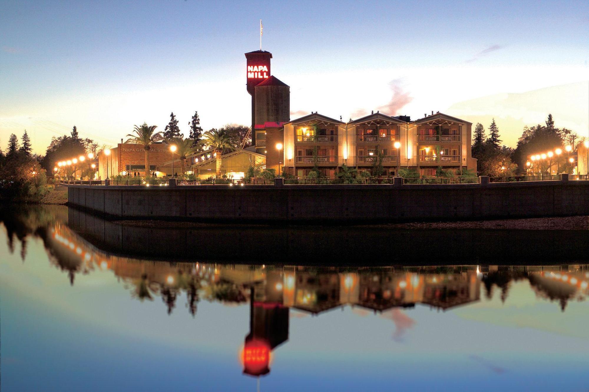 River Hotel 4*