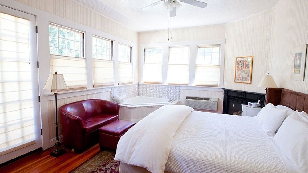 The On First Bed & Breakfast 2*