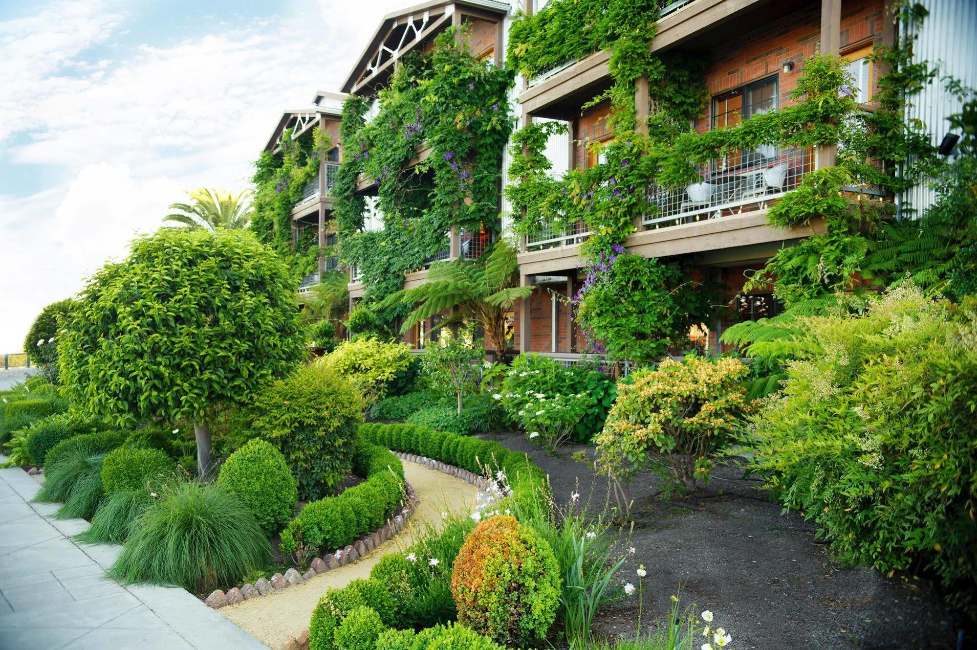 River Hotel 4*