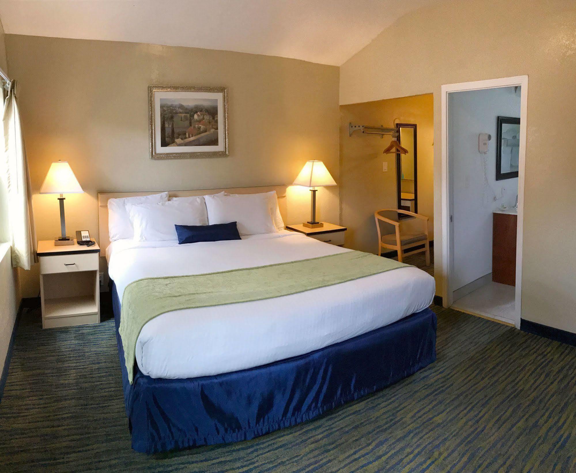 Hotel Discovery 2*