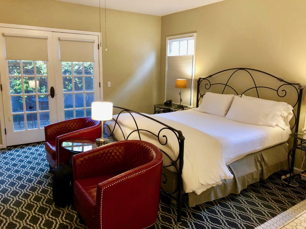 Bed & Breakfast The On First 2*
