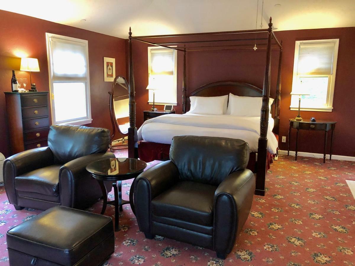 Bed & Breakfast The On First 2*