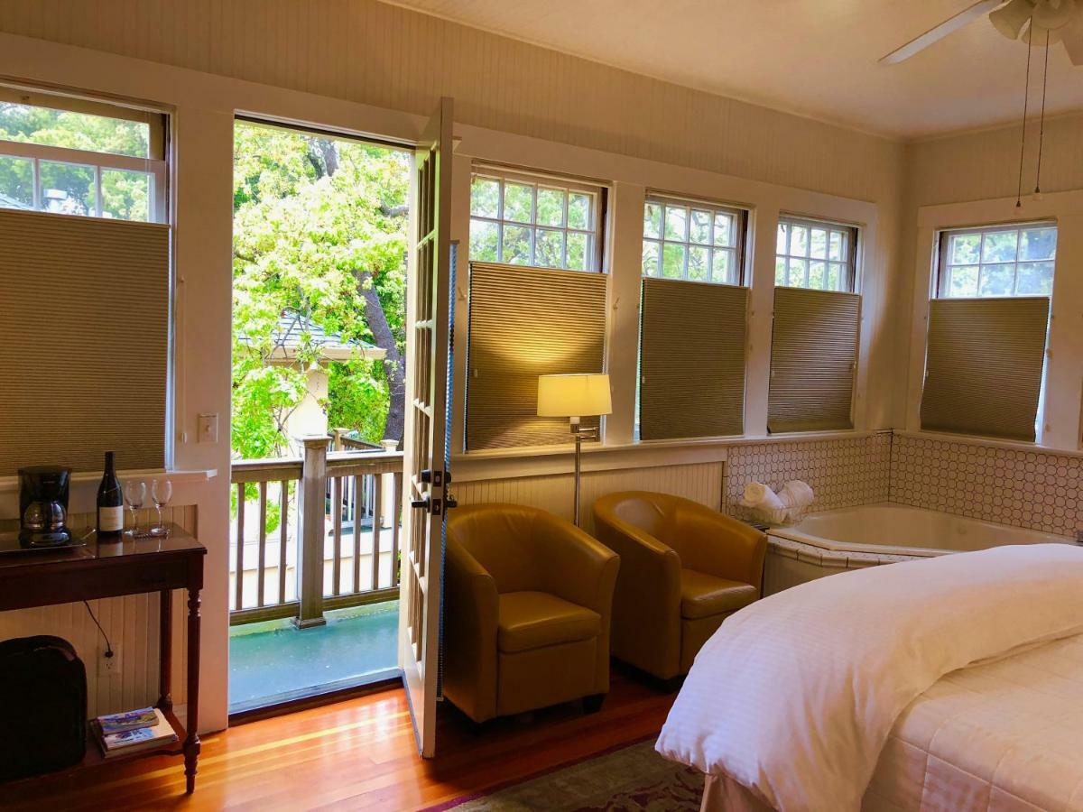 Bed & Breakfast The On First 2*