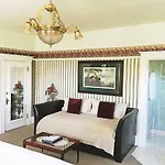 Churchill Manor